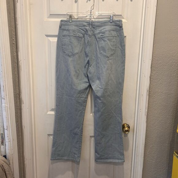Chico’s Platinum Straight Leg Jeans 3 Size 16 Blue Light Wash Womens Stretch - Picture 6 of 7